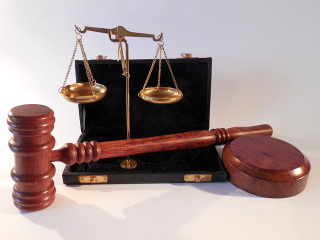 Illustration for article titled Before You Approve A Settlement, You Ought To Consult With A Legal Professional